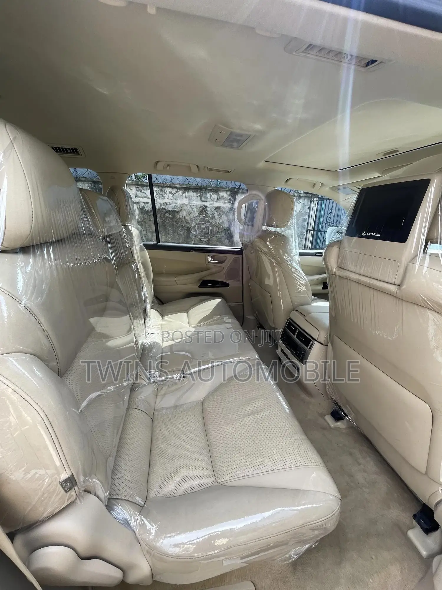 Lexus LX 570 AWD 2014 White