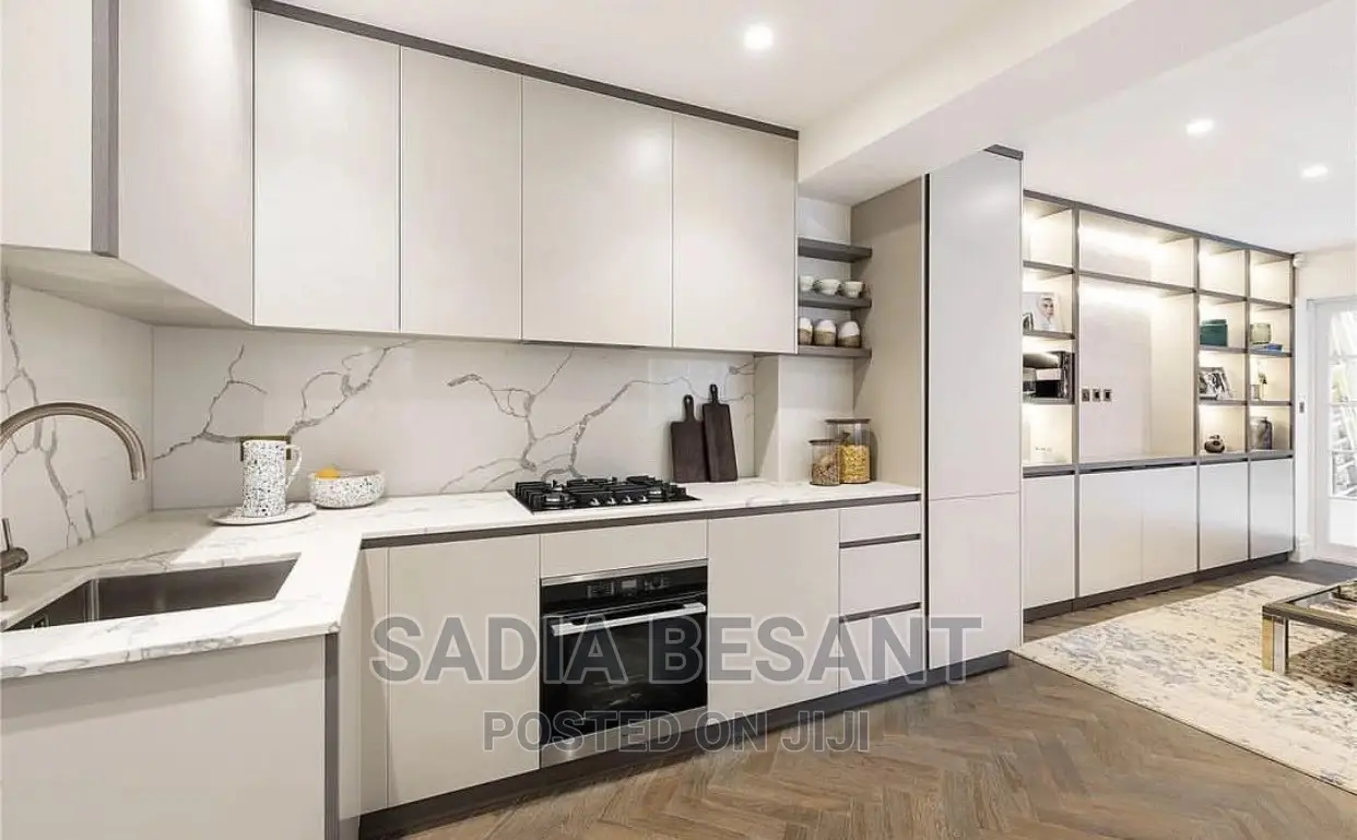 Large Kitchen Interior Design With Accessories