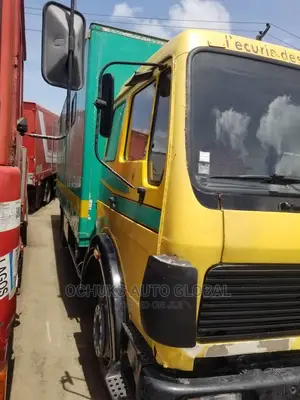 M/Benz Truck 1217 Model 10bolits 6tyers