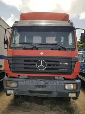 M/Benz Truck 10bolits 8tyers 1838 Model