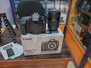 Canon EOS 7D Mark II DSLR Camera With 18-135mm