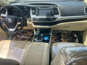 Toyota Highlander 2016 Gold