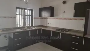 3bdrm Apartment in Orchid Road, Lekki for rent