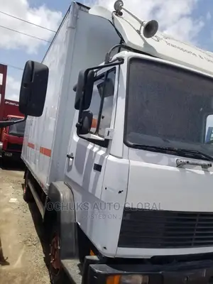 M/Benz Truck 814 Container Body 6tyers 6bolit .