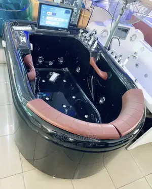 Master Jacuzzi With Tv