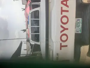Toyota Hilux Booth Cover Lifting Shook