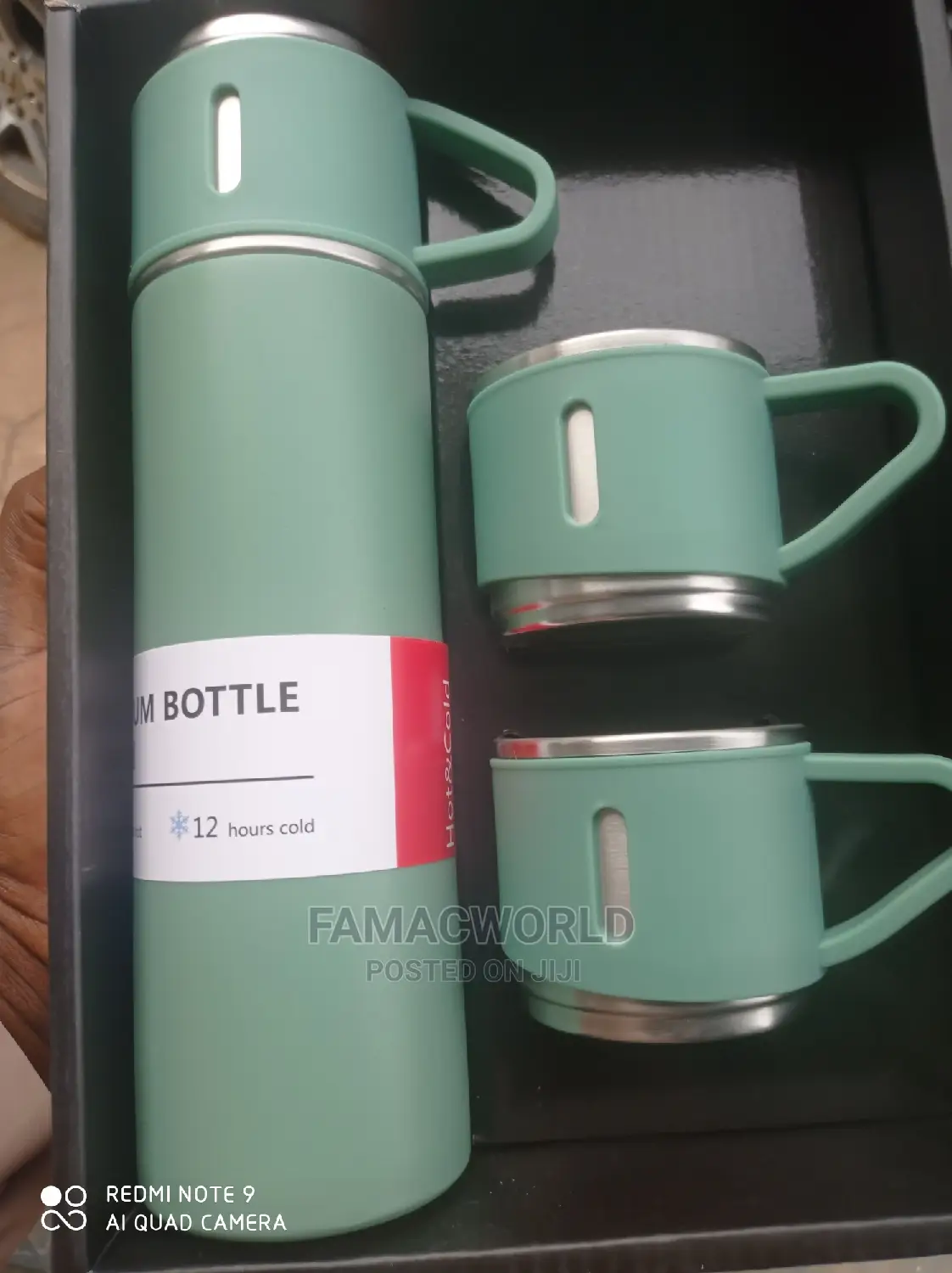 Vacuum Flask With Cups