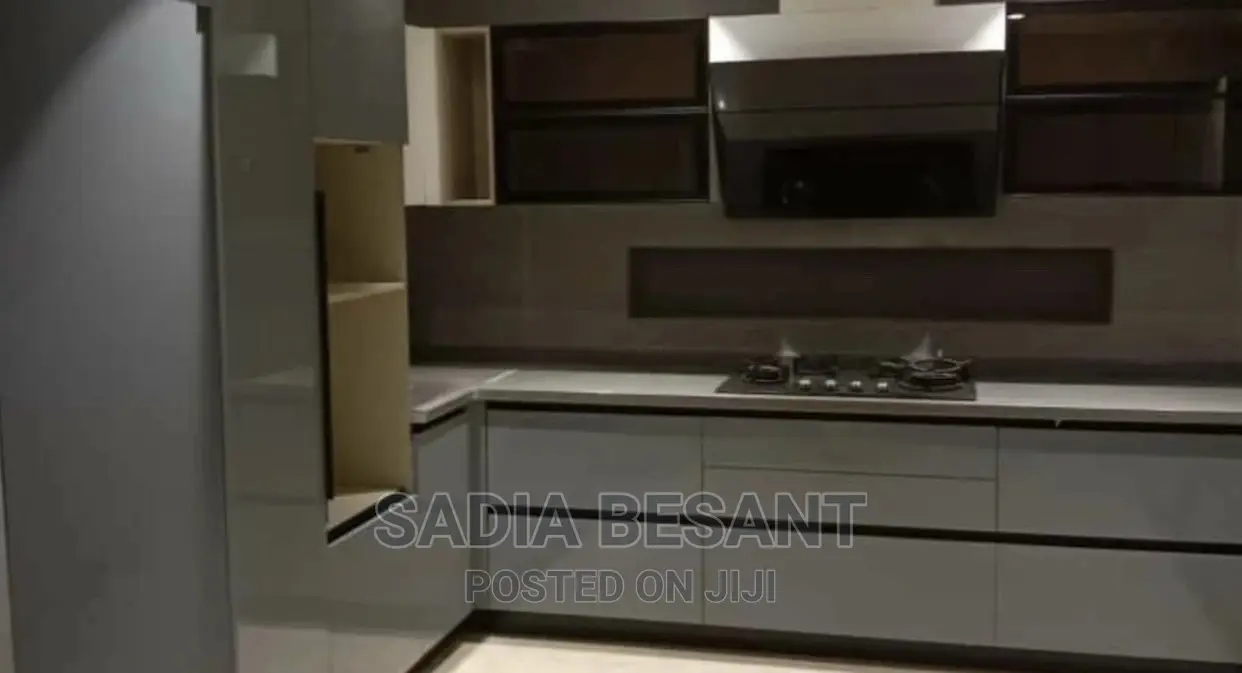 Kitchen Cabinet With Accessories