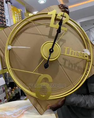 Gold Minimalist Luxury Clock