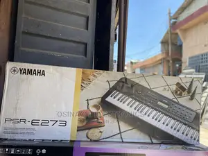 Yamaha PSR E273