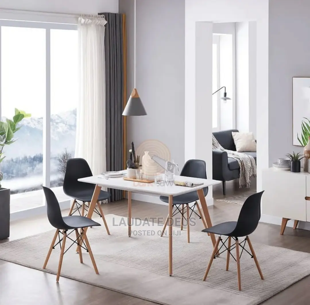 Eames Classic Dining Table With 4 Chairs