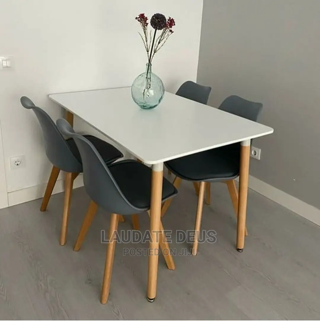 Eames Classic Dining Table With 4 Seaters