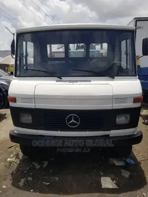 M/Benz 608 Pick Up Van With Big Axial Helper Spring