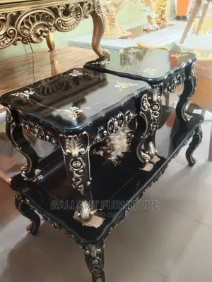 Quality Royal Center Table With 2 Said Stools