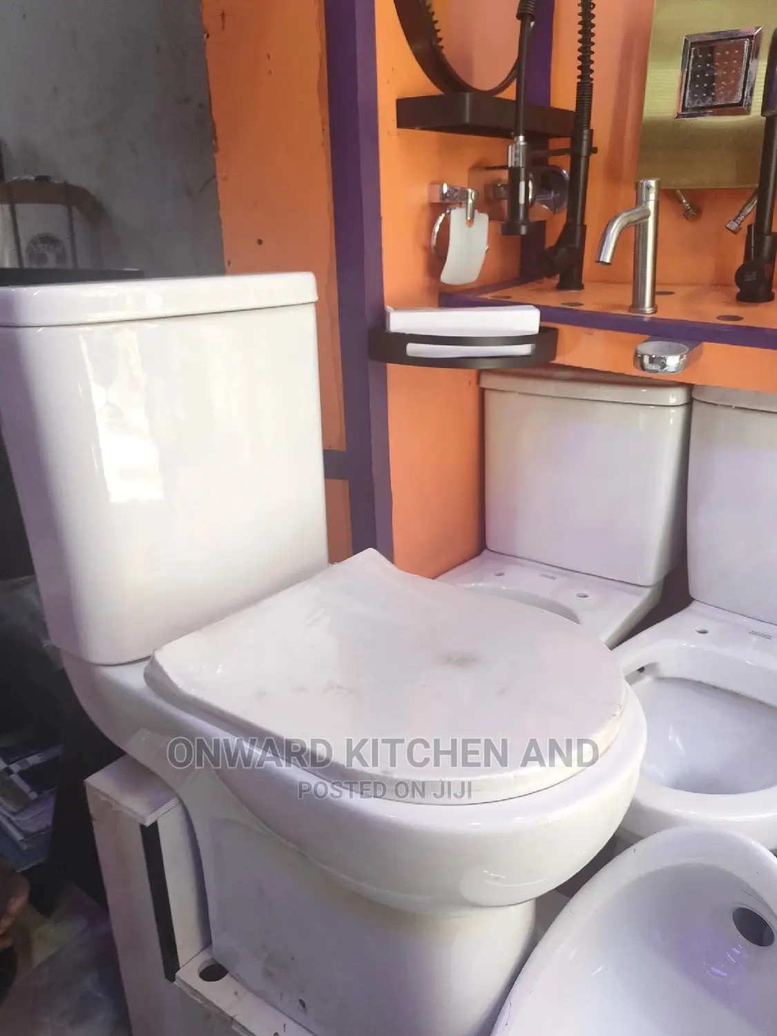 Quality Top Flush Designed Ceramic Water Closet.