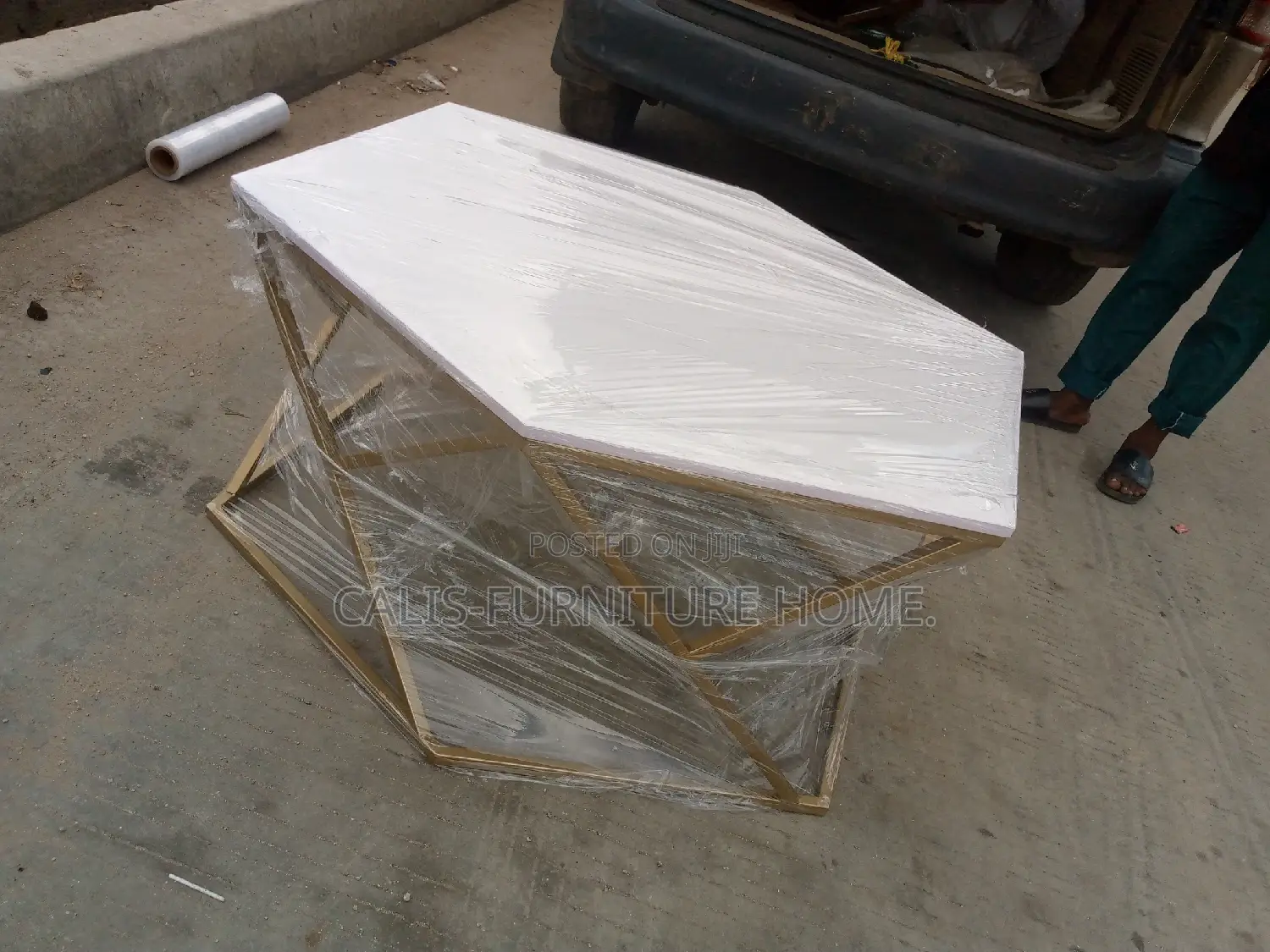 Center Table With 2 Side Stool