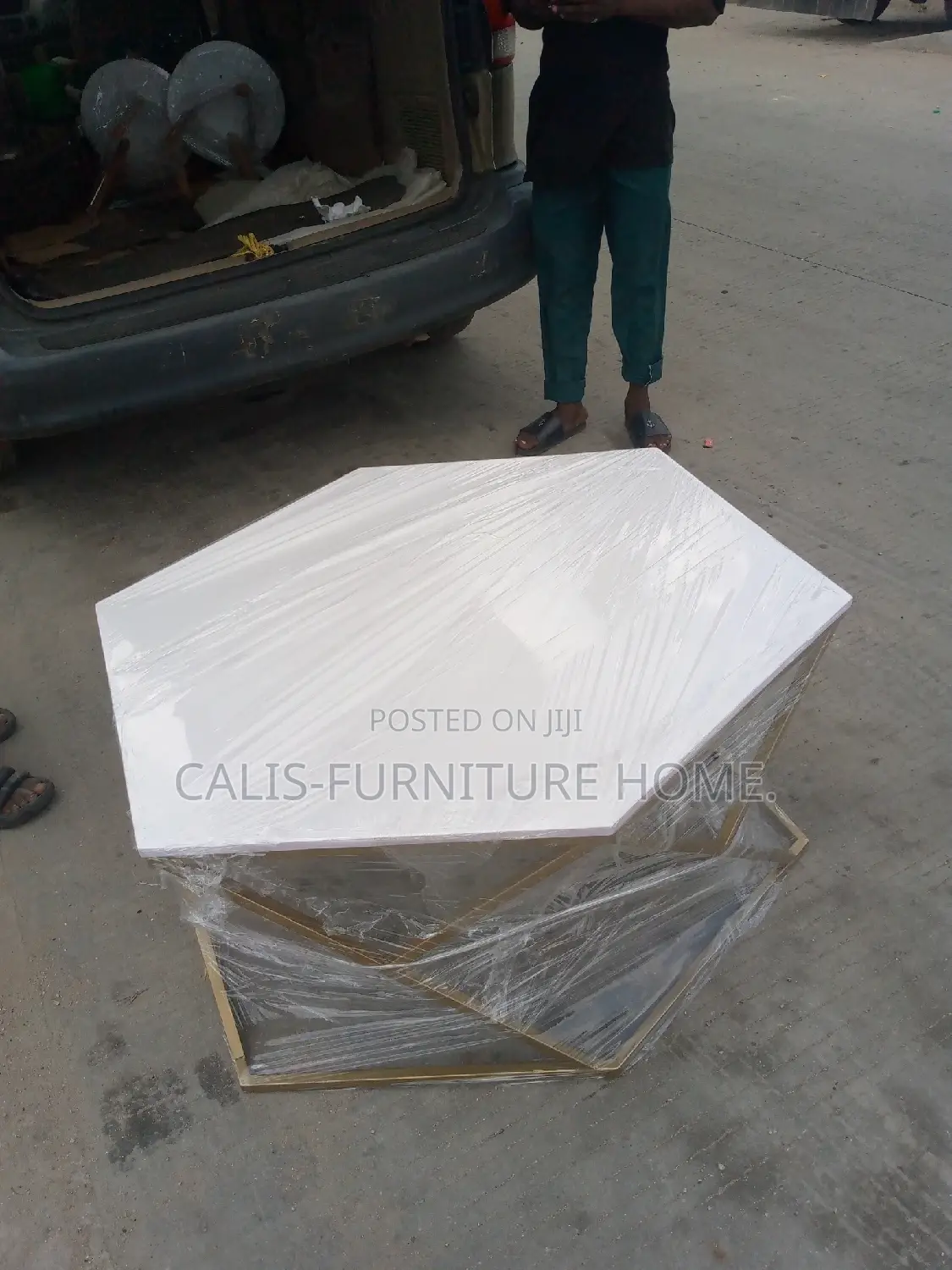 Center Table With 2 Side Stool