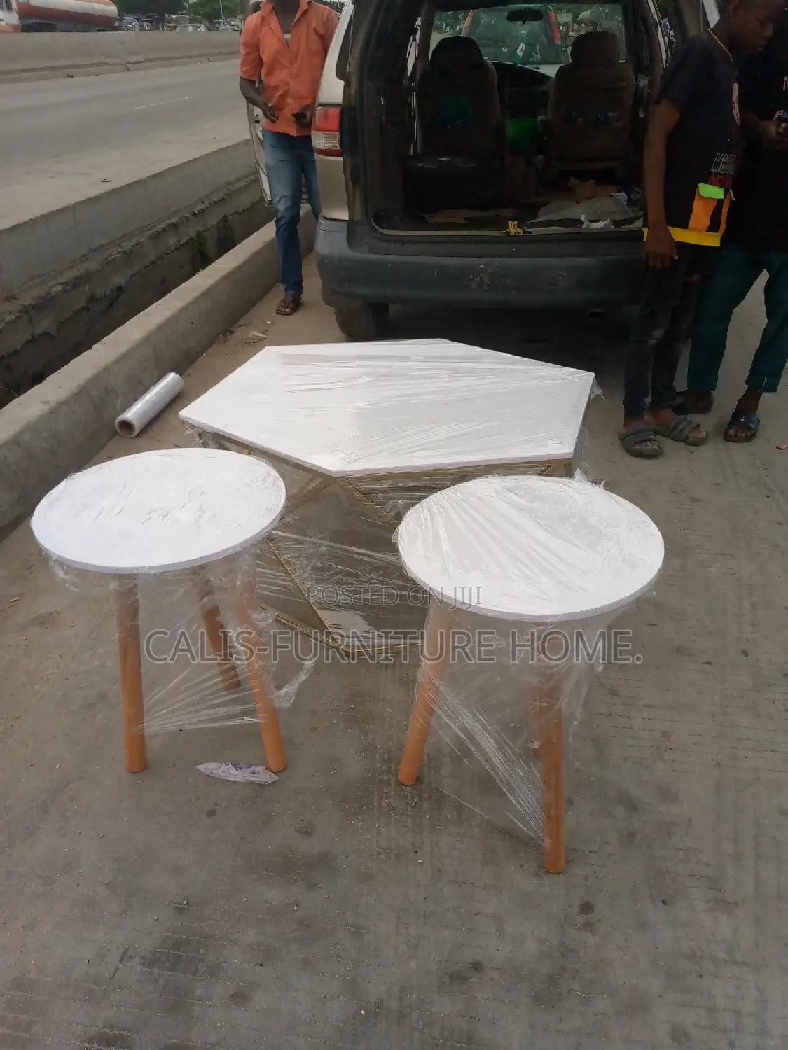 Center Table With 2 Side Stool