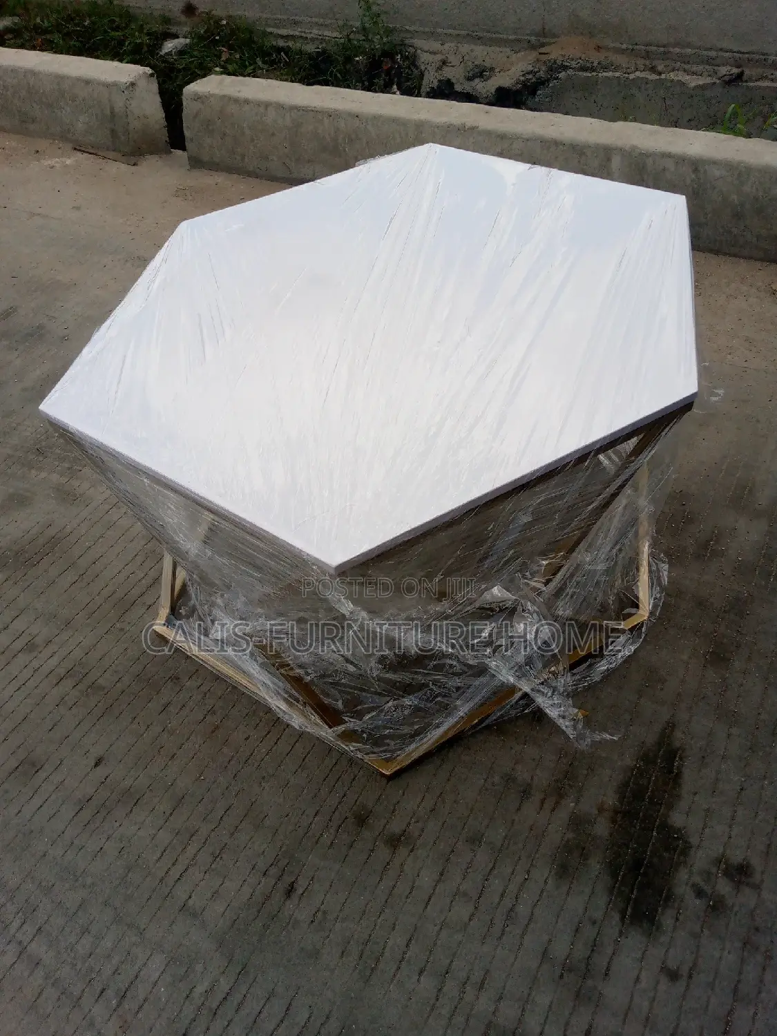 Center Table With 2 Side Stool