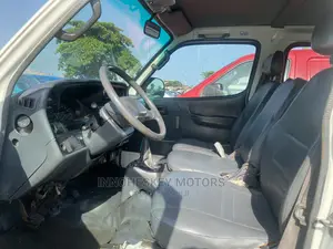 Toyota HiAce 2002 White