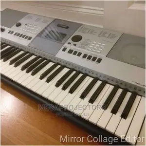 Photo - Yamaha Keyboard E413