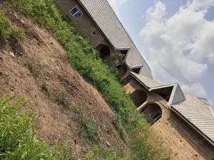 850sqm Land With Detached 2 Bungalows of 3bedroom Twin Flat