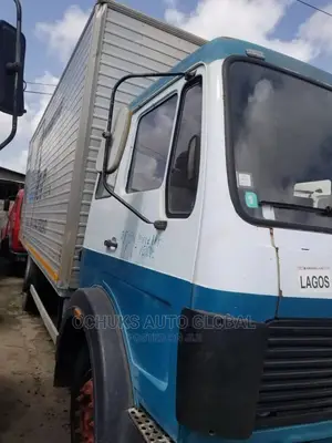 M/Benz Truck 1617 Model Container Body
