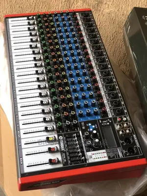 Professional Yamaha 16 Channel Mixer With Recorder