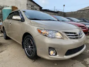 Toyota Corolla 2013 Gold