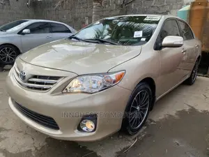 Toyota Corolla 2013 Gold