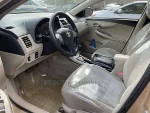 Toyota Corolla LE Special Edition 4dr Sedan (1.8L 4cyl 4A) 2013 Gold