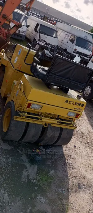 Dynapac Pneumatic Vibratory Ride on Compactor Roller Machine