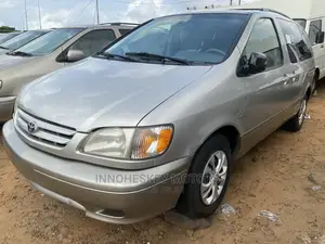 Toyota Sienna LE 2003 Gold