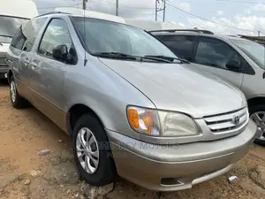 Toyota Sienna LE 2003 Gold