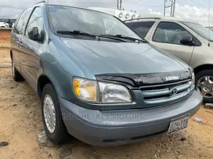 Toyota Sienna LE 2002 Green