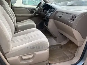 Toyota Sienna LE 2002 Green