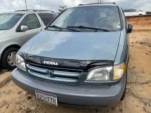 Toyota Sienna LE 2002 Green