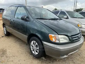 Toyota Sienna LE 2003 Green