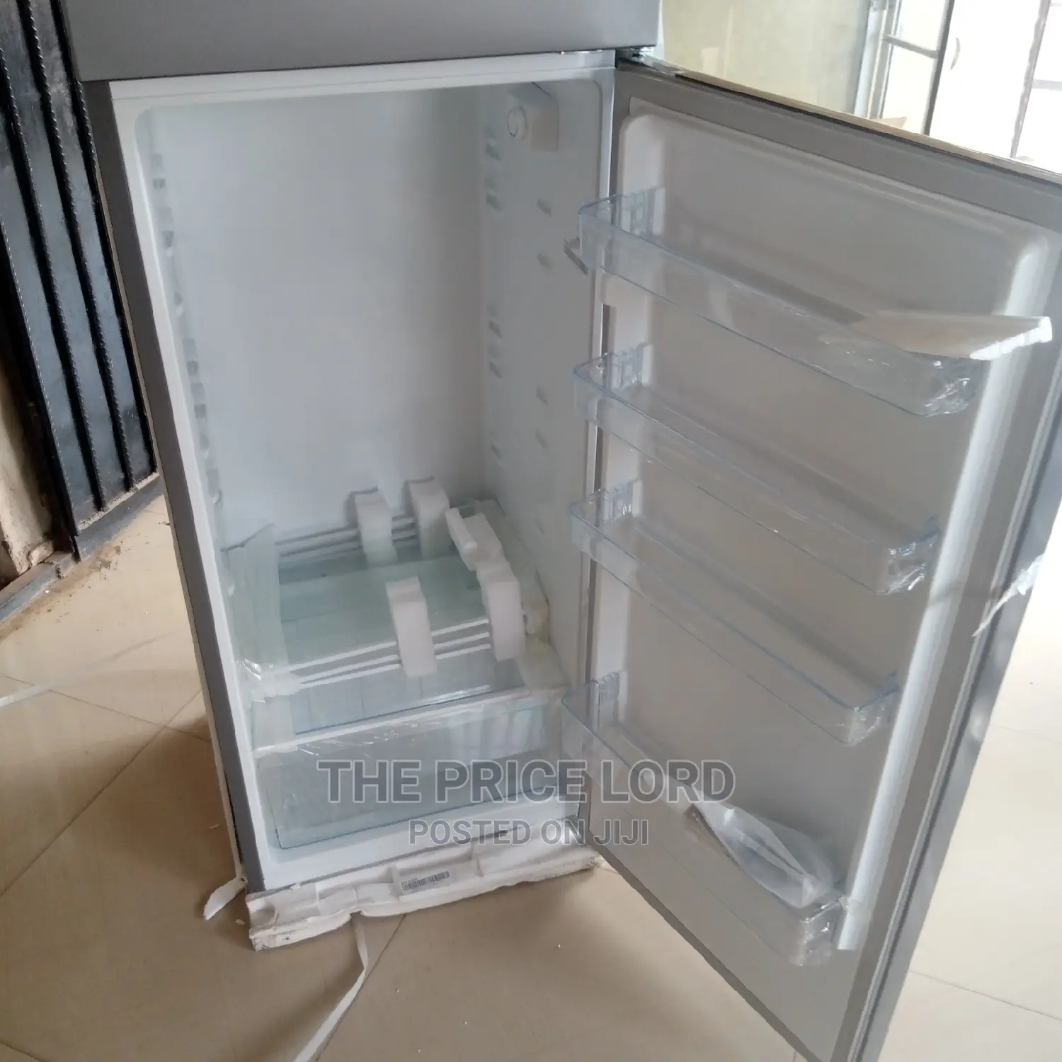 Hisense Ref RS240
