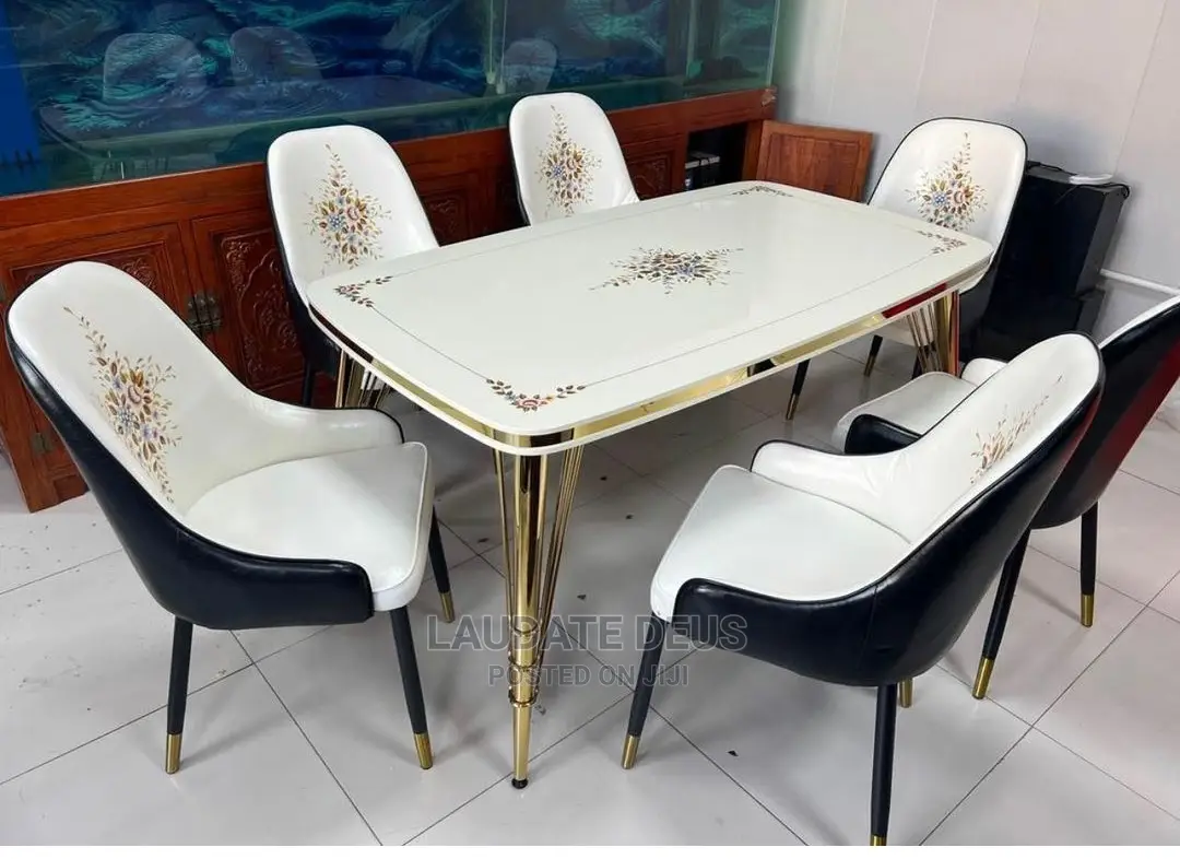 New Exquisite Classic Dining Table