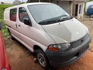 Toyota HiAce 2005 White