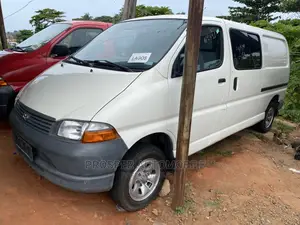Toyota HiAce 2005 White