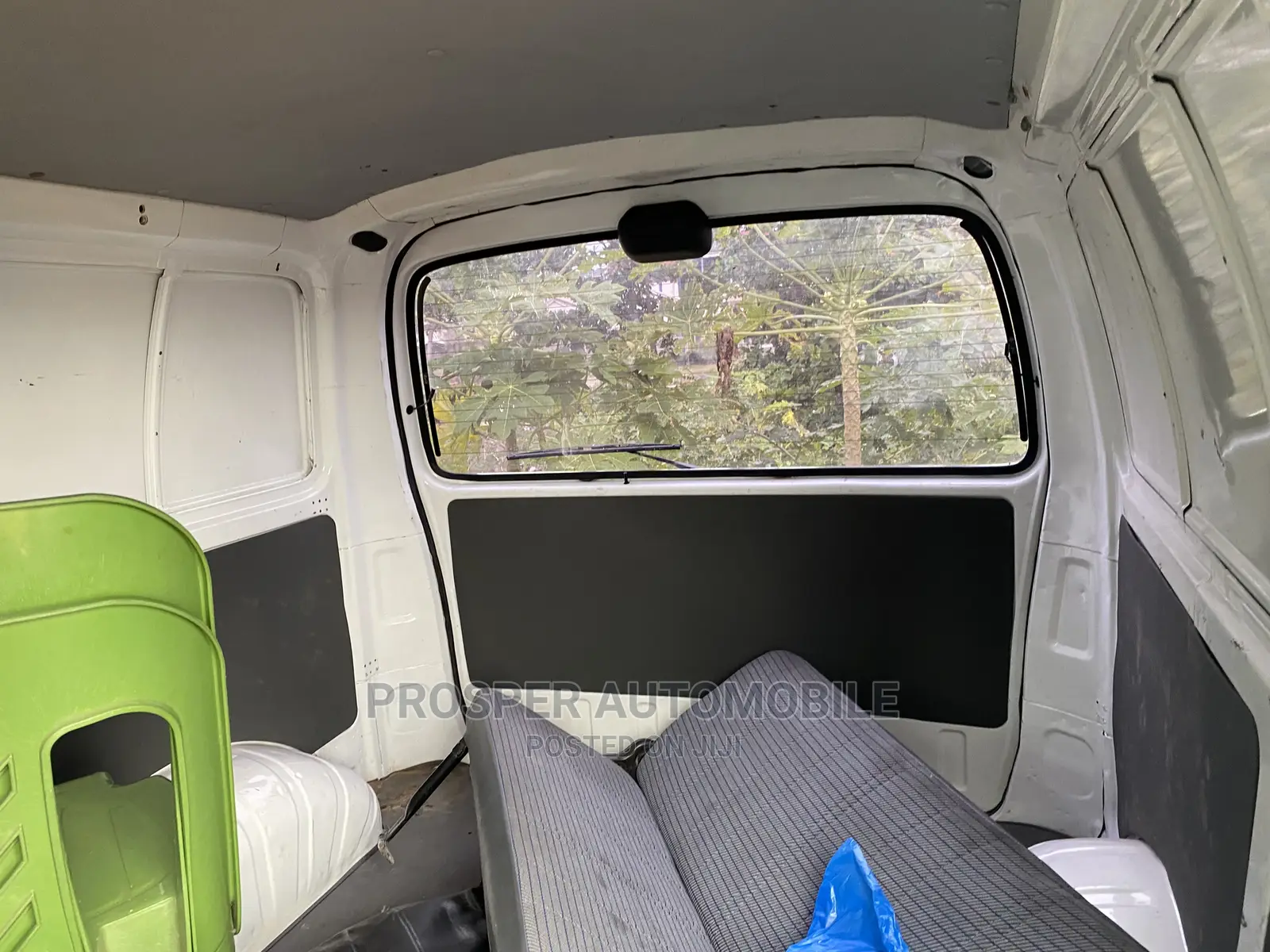 Toyota HiAce 2005 White