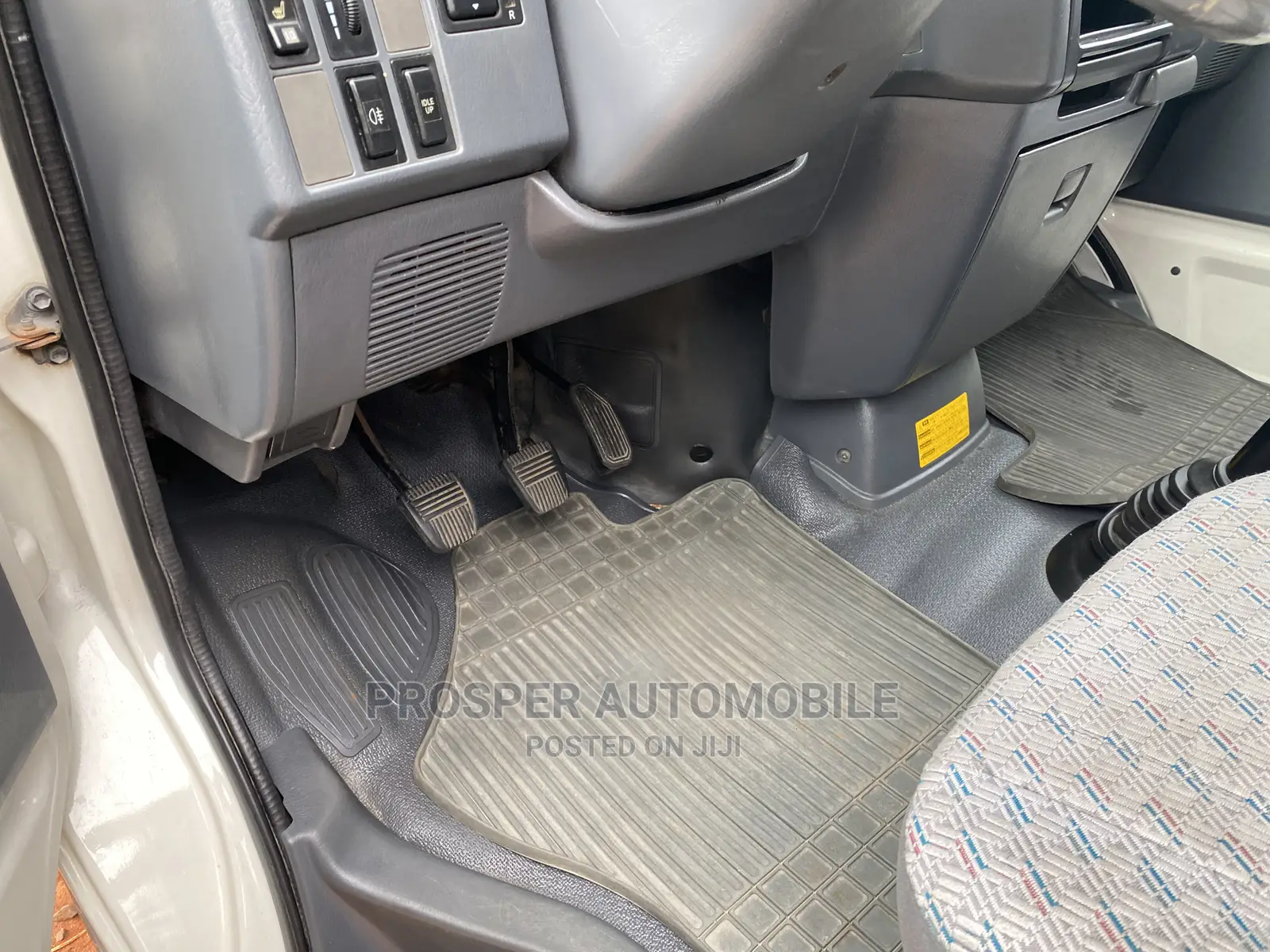 Toyota HiAce 2005 White