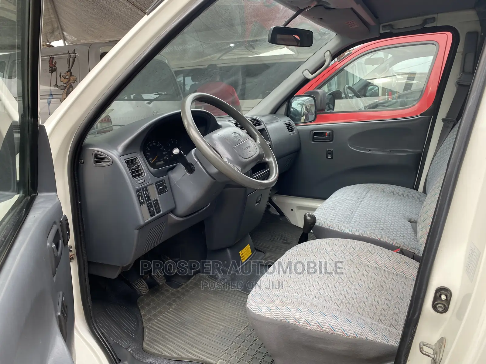 Toyota HiAce 2005 White