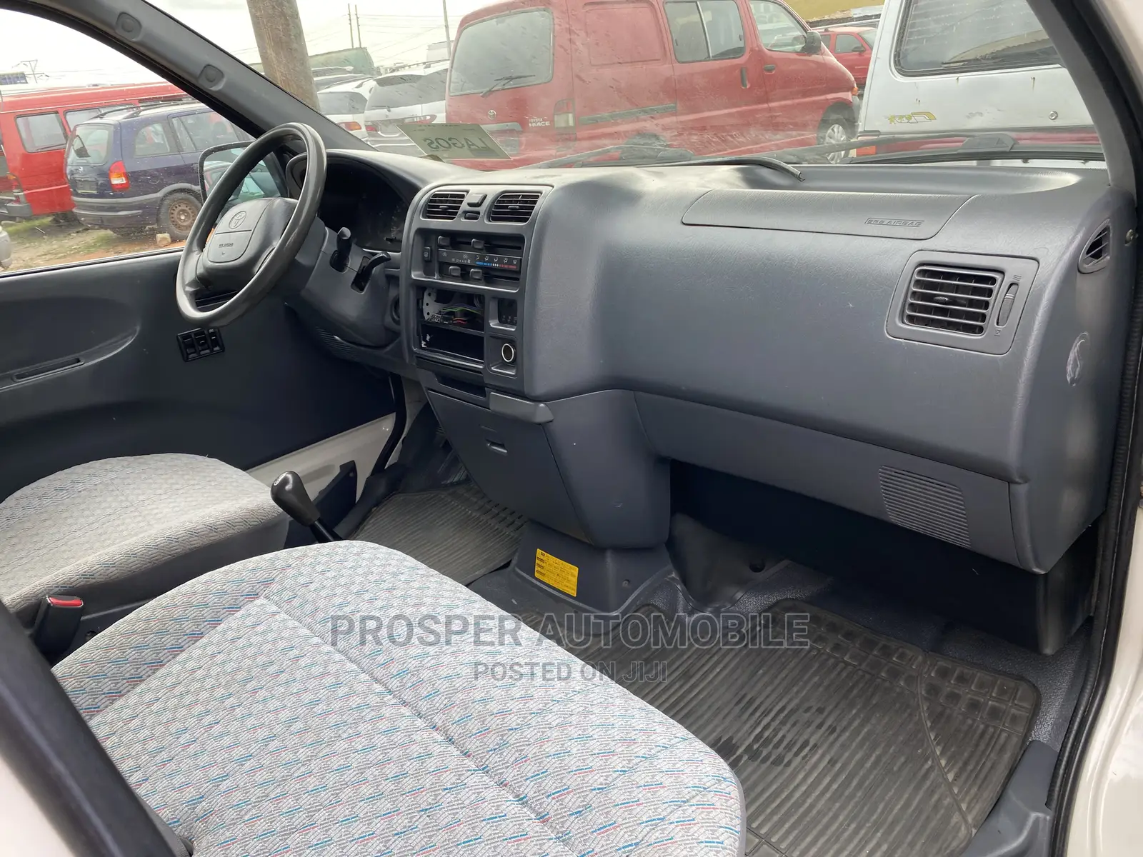 Toyota HiAce 2005 White