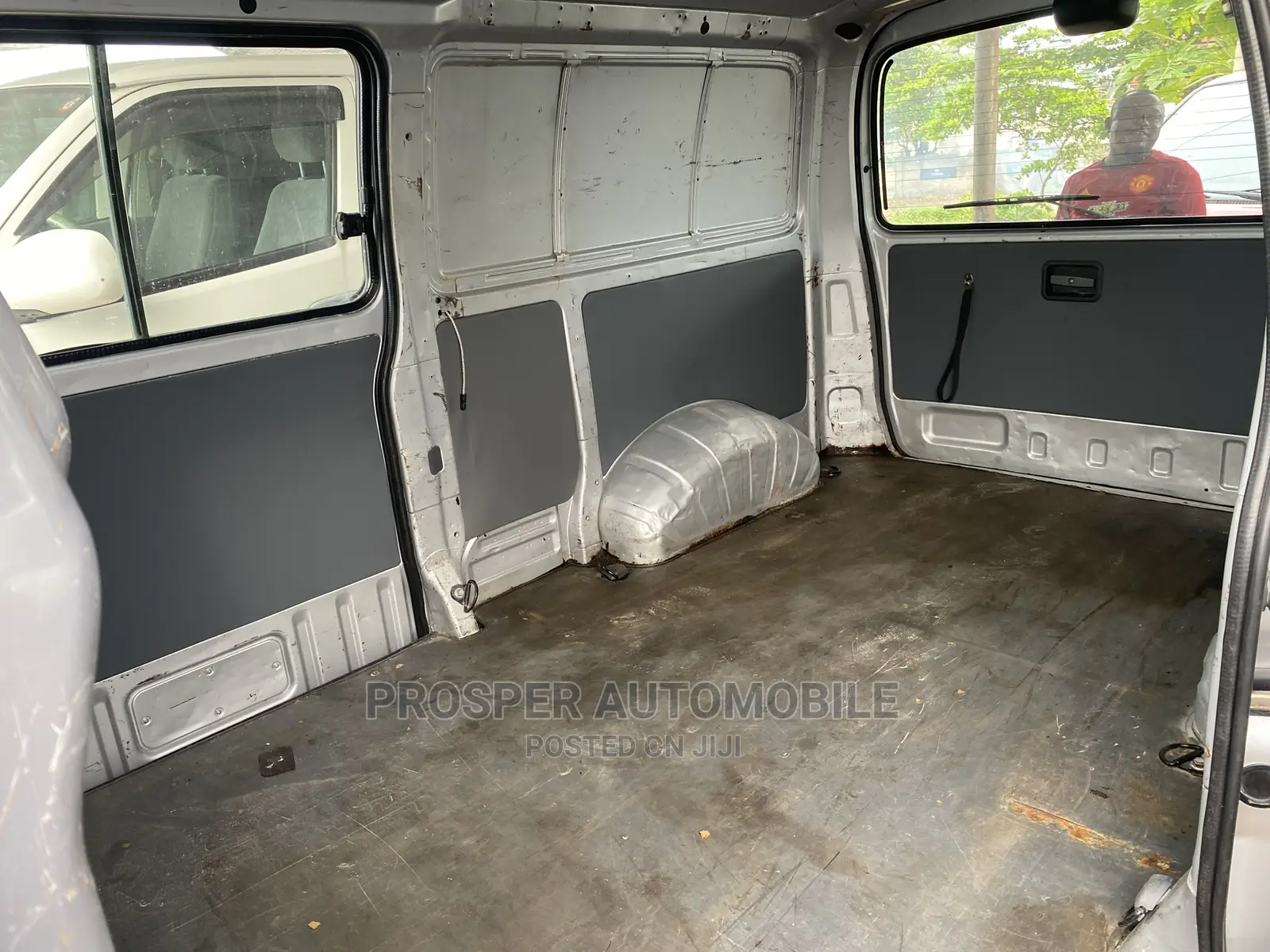 Toyota HiAce 2005 White