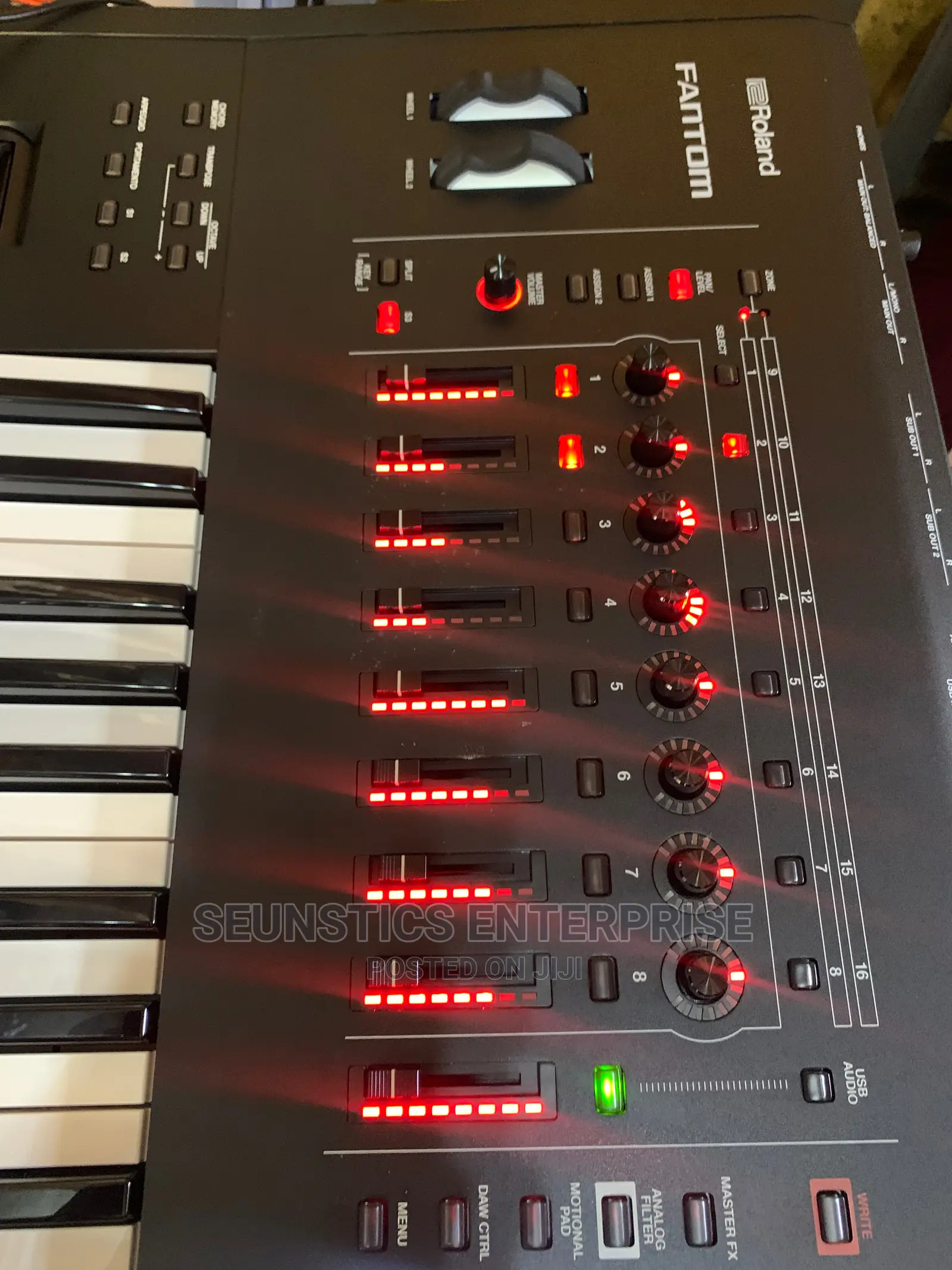 Quality Roland Fantom 6 Workstation Synthesizer Keyboard