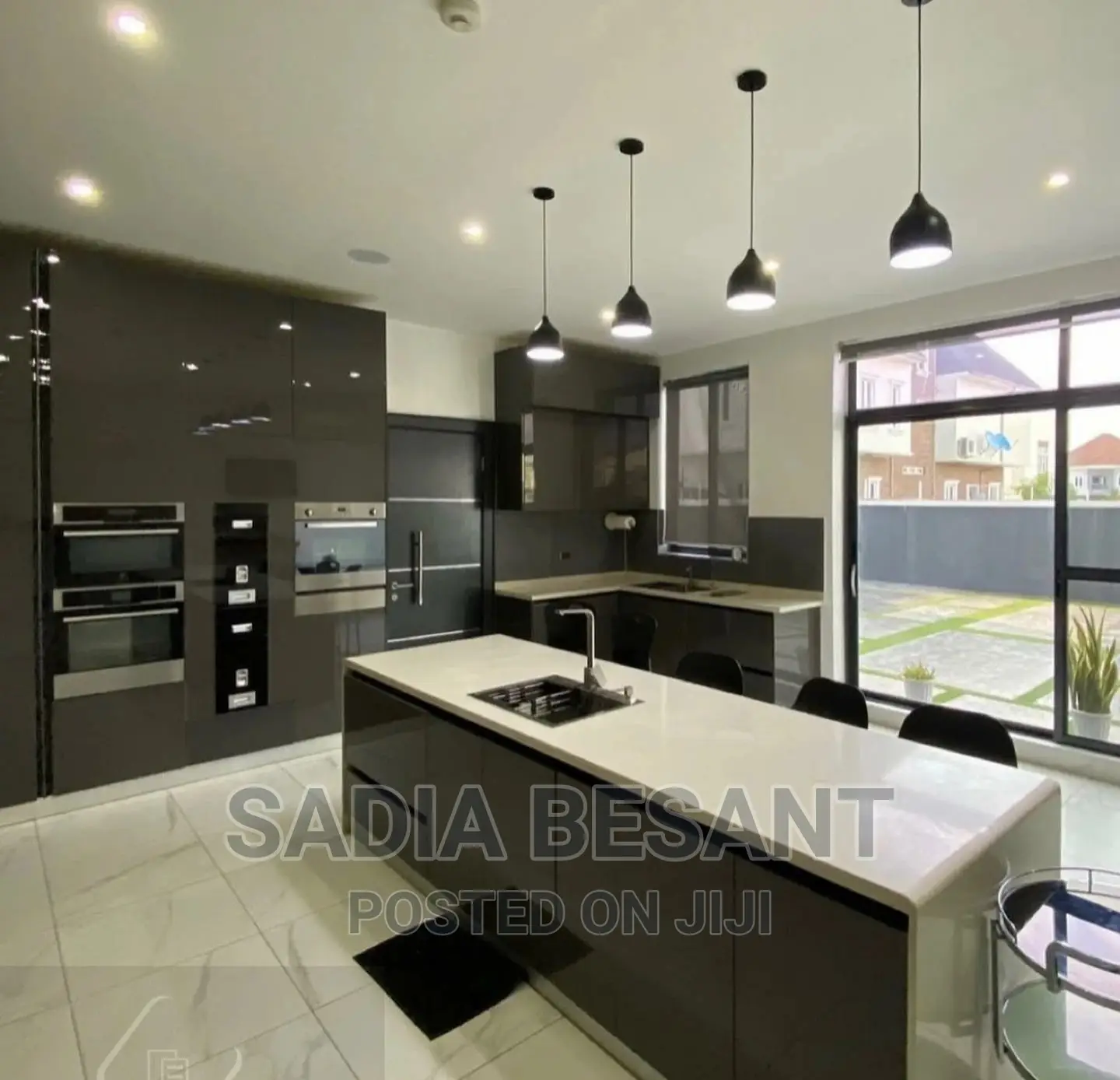 Luxury Kitchen Design With Accessories