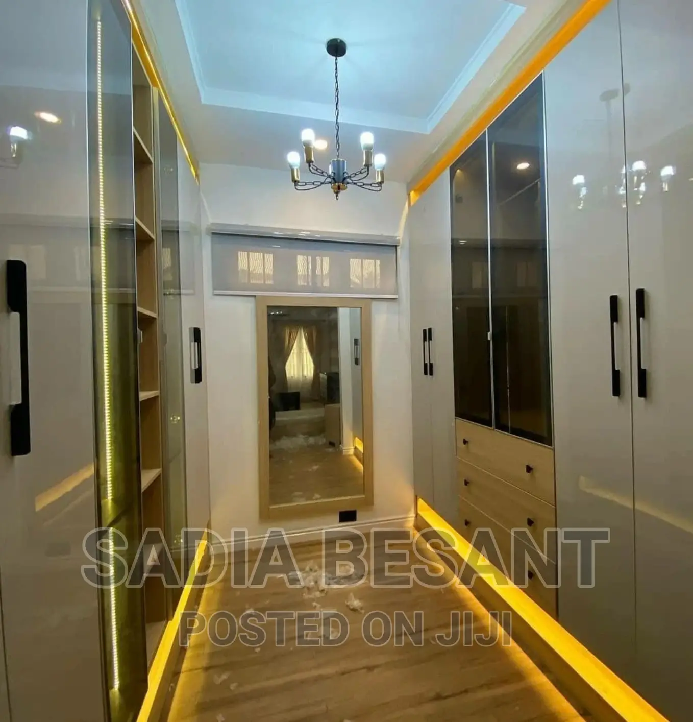 Exquisite Walk in Closet Design